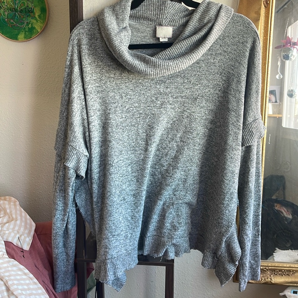 Medium fit gray sweater